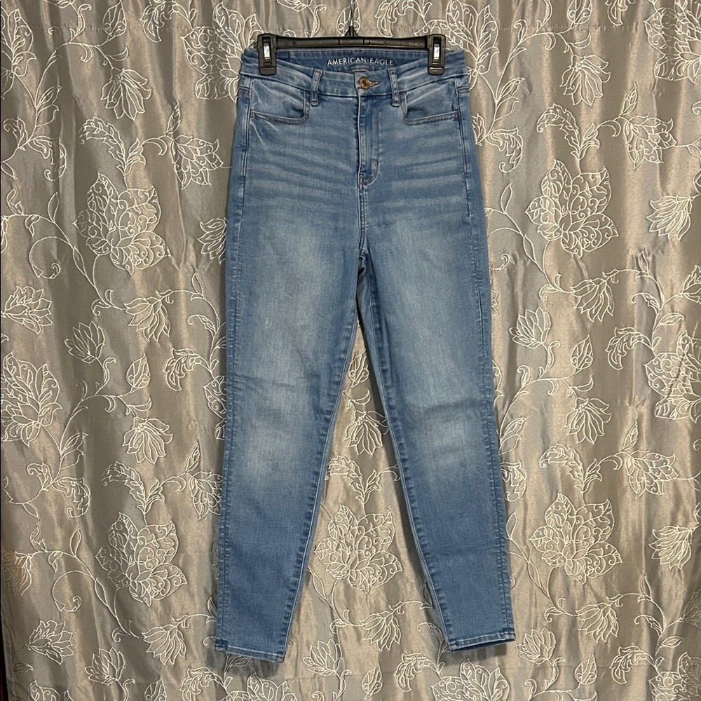 American Eagle Outfitters High-Rise Faded Blue Tapered Jeans